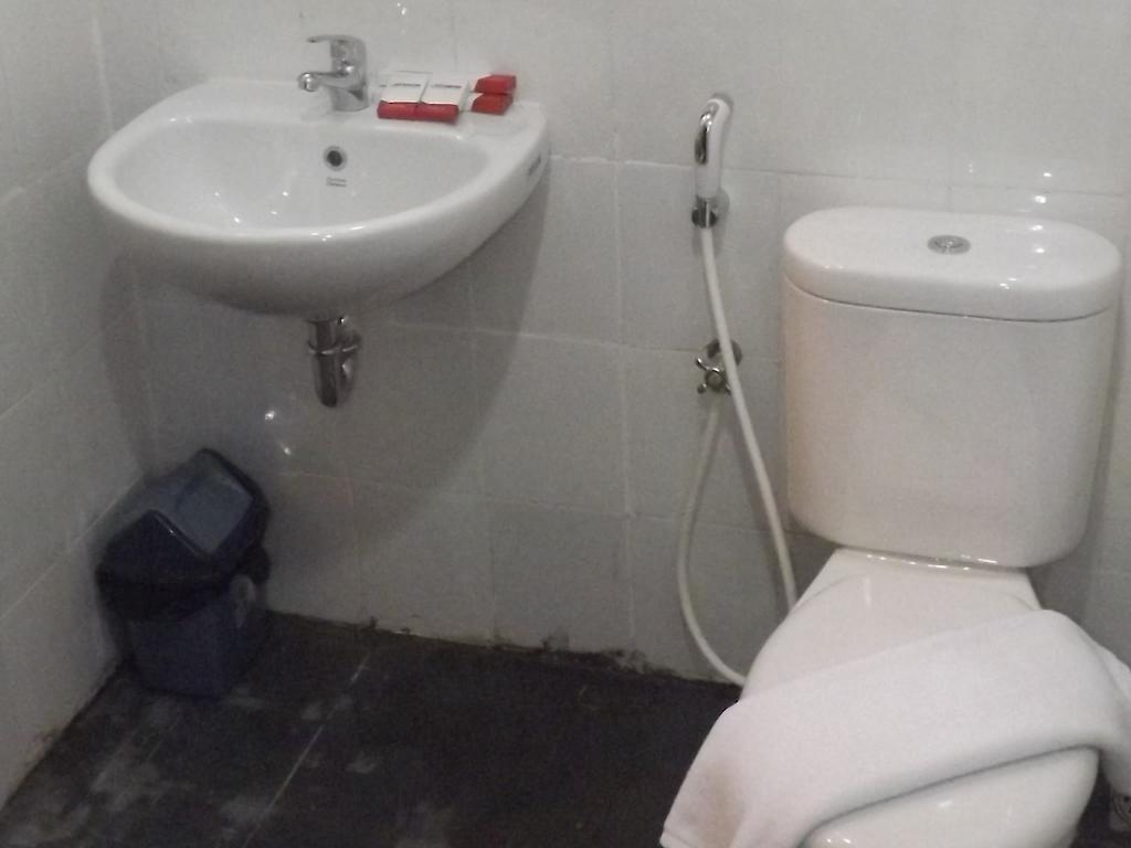 Quin Centro Hotel Palembang Exteriör bild