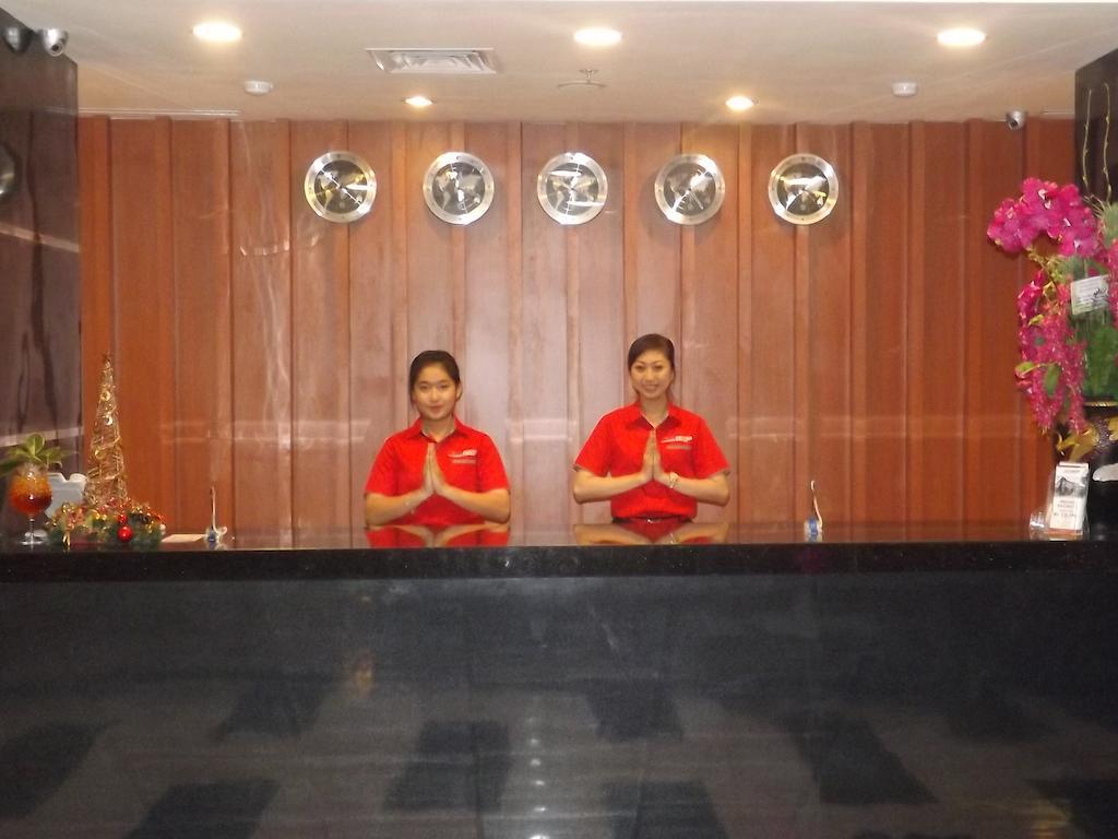 Quin Centro Hotel Palembang Exteriör bild