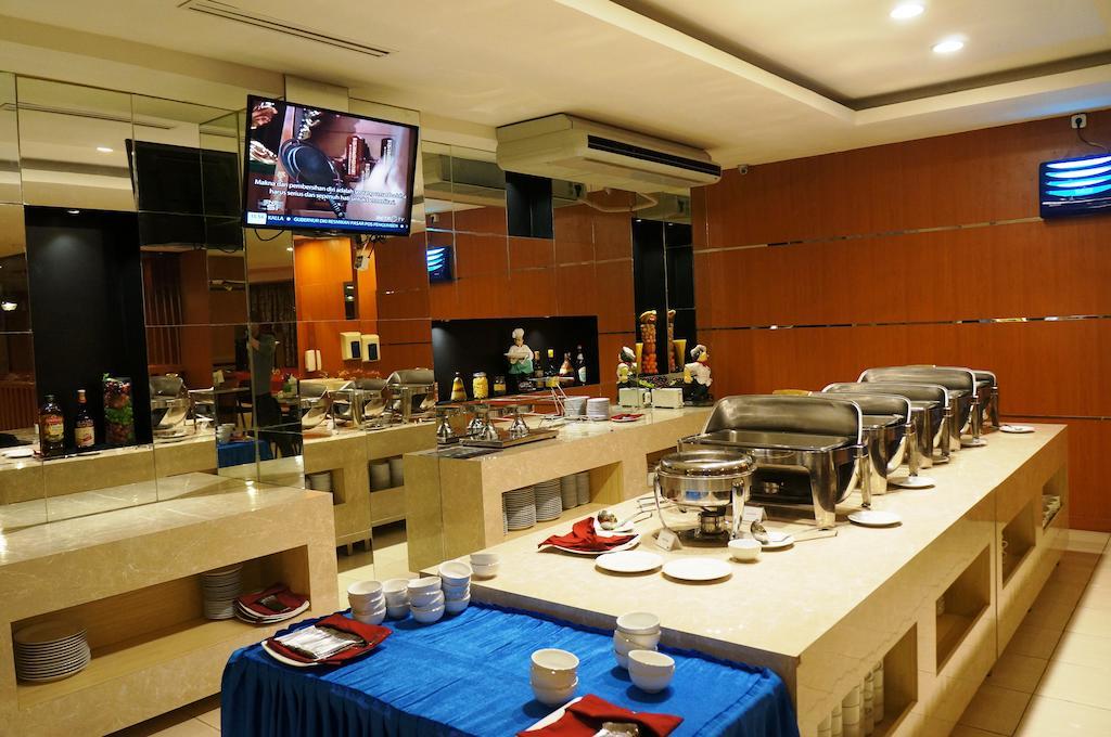 Quin Centro Hotel Palembang Exteriör bild