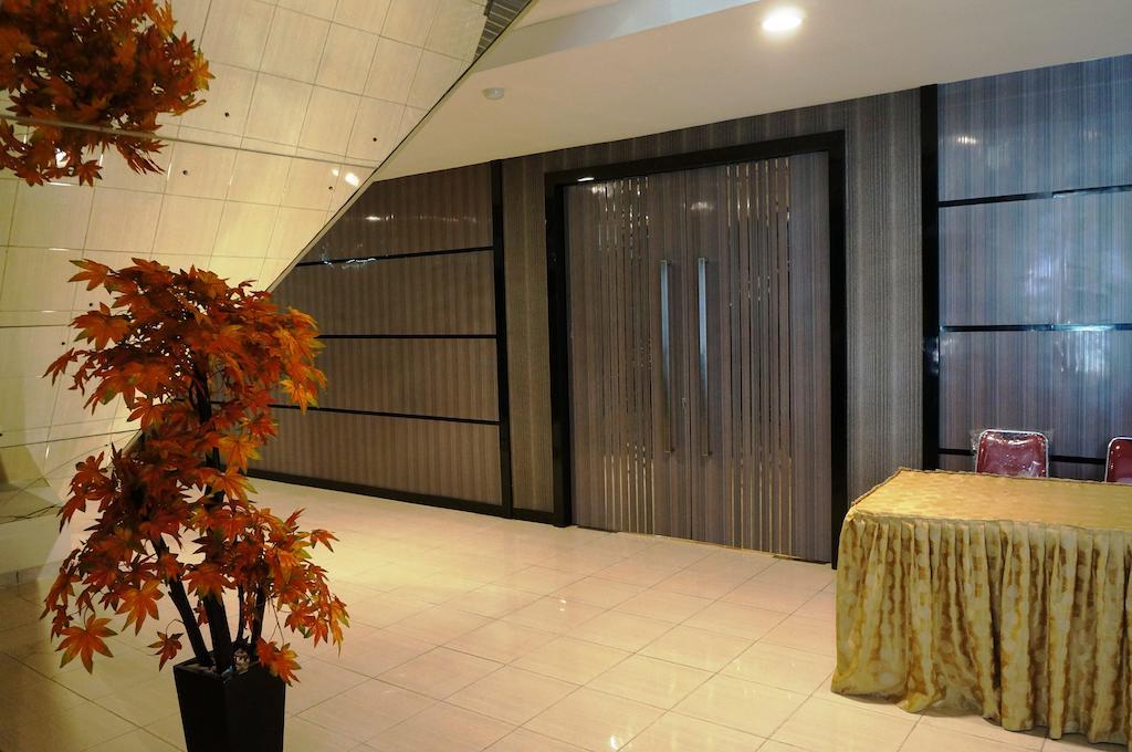 Quin Centro Hotel Palembang Exteriör bild