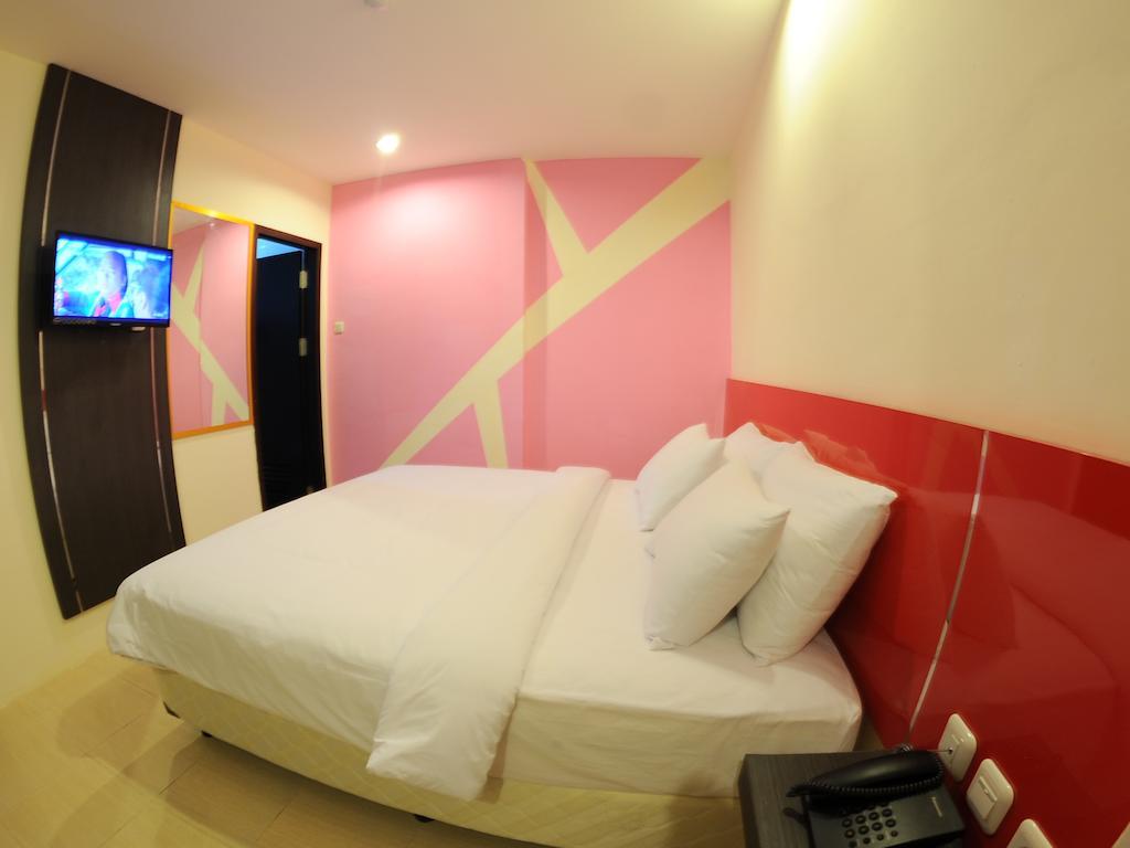 Quin Centro Hotel Palembang Exteriör bild